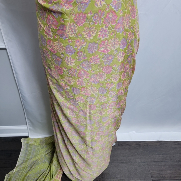 Green polyester saree/sari with purple, pink, and yellow leaves print - Picture 5 of 13
